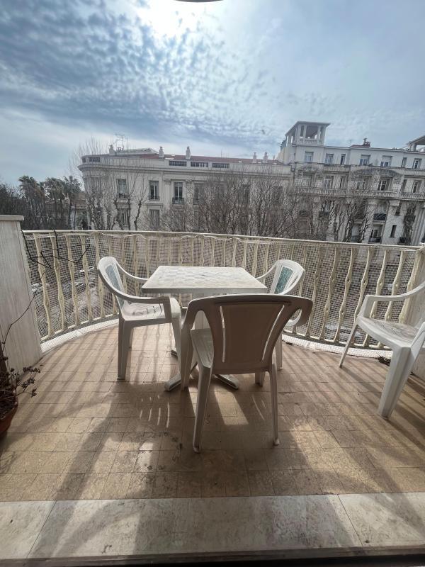 Appartement - 84 m² - 2 pièces