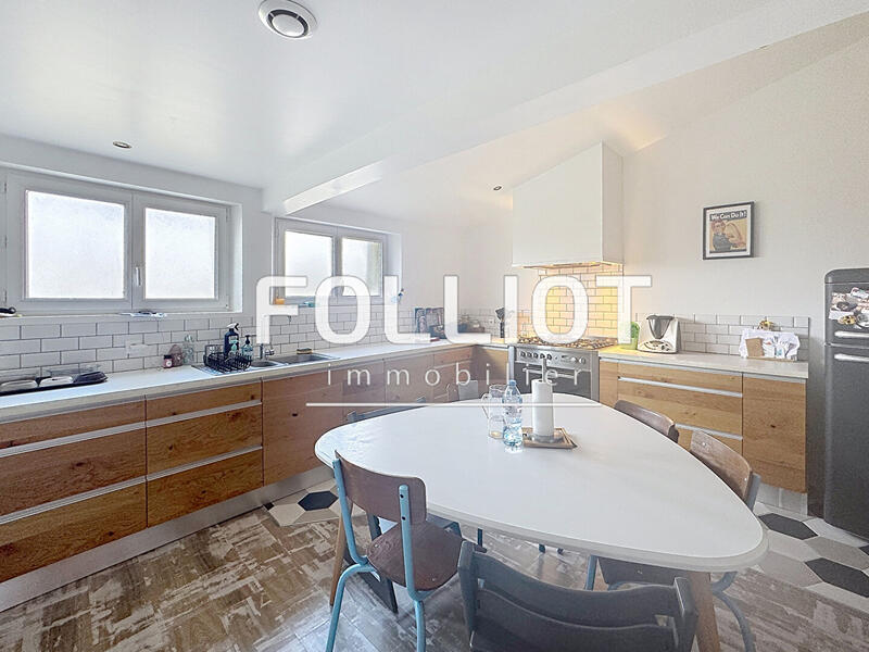 Maison - 300 m² - 9 pièces