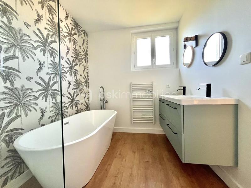 Maison traditionnelle - 179 m² - 7 pièces