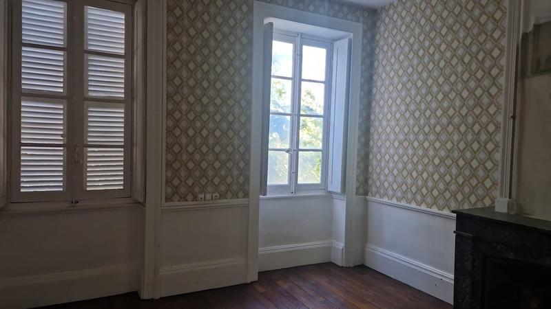 Maison - 230 m² - 11 pièces