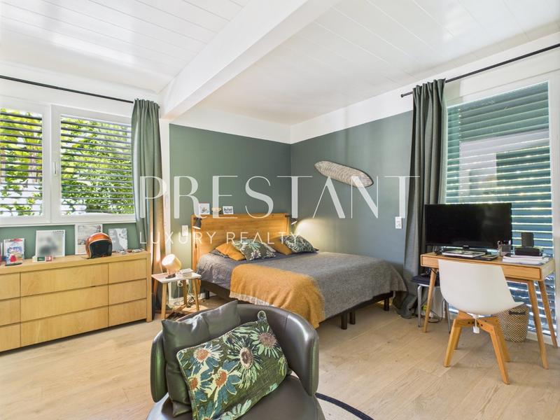 Maison - 337 m² - 8 pièces