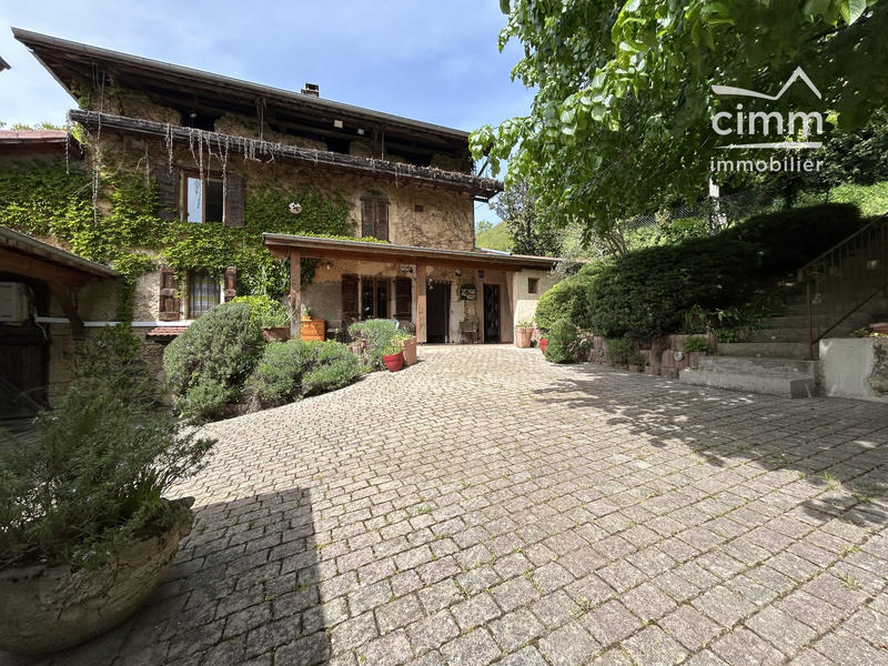 Maison ancienne - 160 m² - 4 pièces