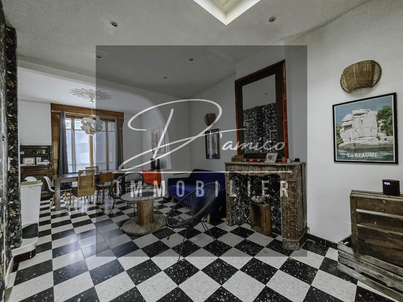 Maison - 164 m² - 8 pièces