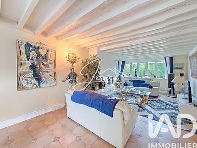 Maison - 260 m² - 10 pièces