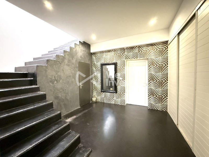 Maison - 215 m² - 6 pièces