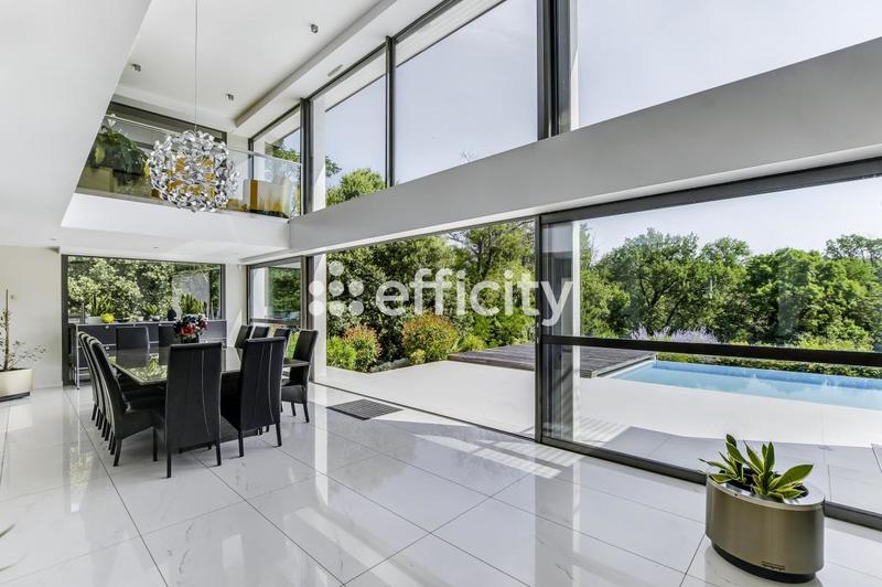 Maison - 393 m² - 10 pièces