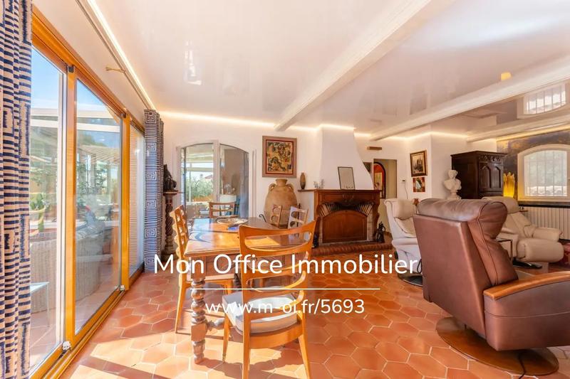 Villa - 180 m² - 6 pièces