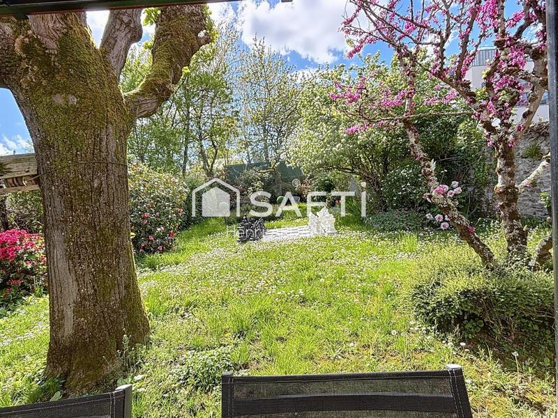 Maison - 250 m² - 8 pièces