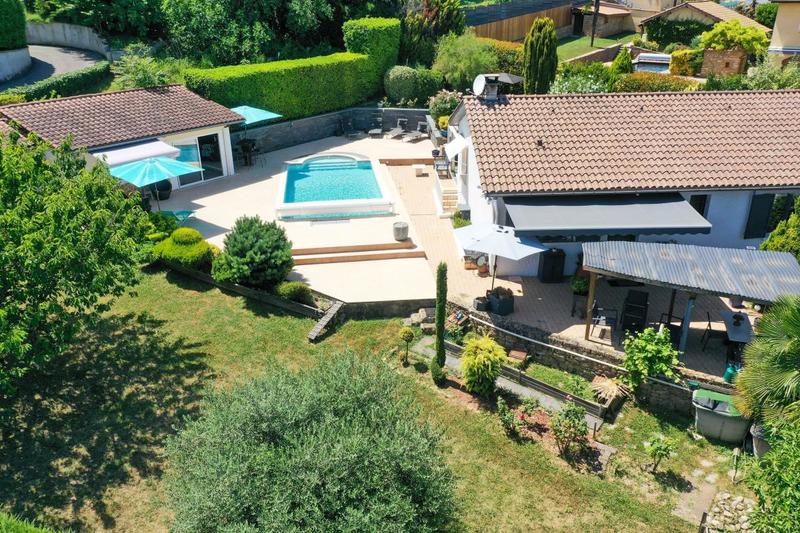 Villa - 200 m² - 9 pièces