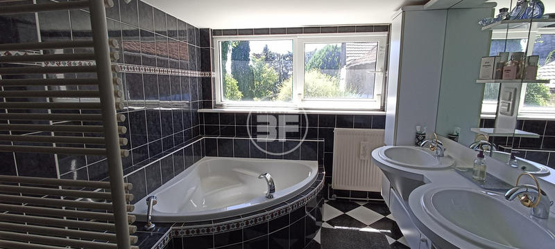 Maison - 200 m² - 6 pièces