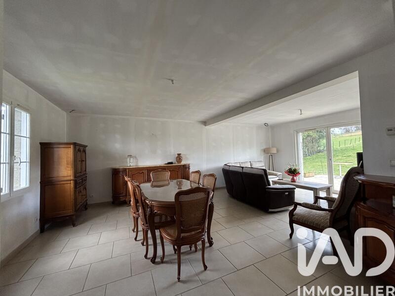 Maison - 141 m² - 6 pièces