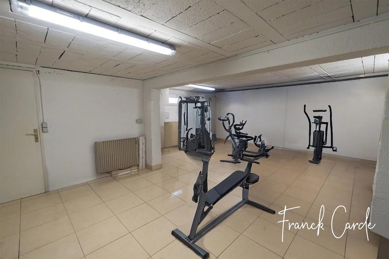 Maison - 225 m² - 8 pièces