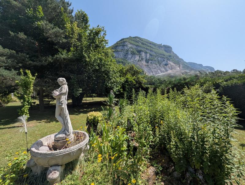 Maison - 201 m² - 7 pièces