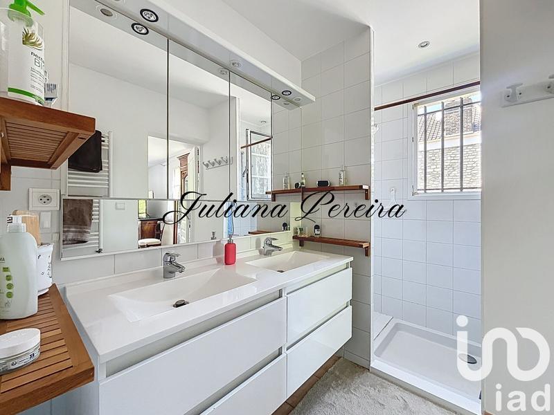 Maison - 205 m² - 9 pièces