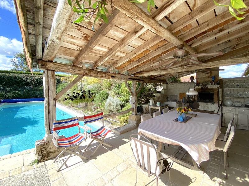 Maison - 288 m² - 9 pièces