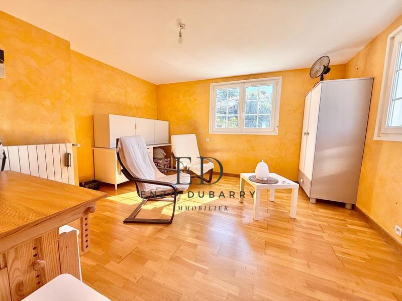 Maison - 206 m² - 7 pièces