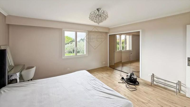 Villa - 220 m² - 5 pièces