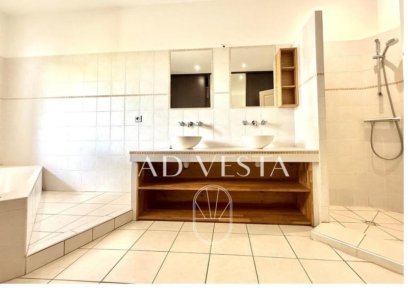 Maison - 166 m² - 6 pièces