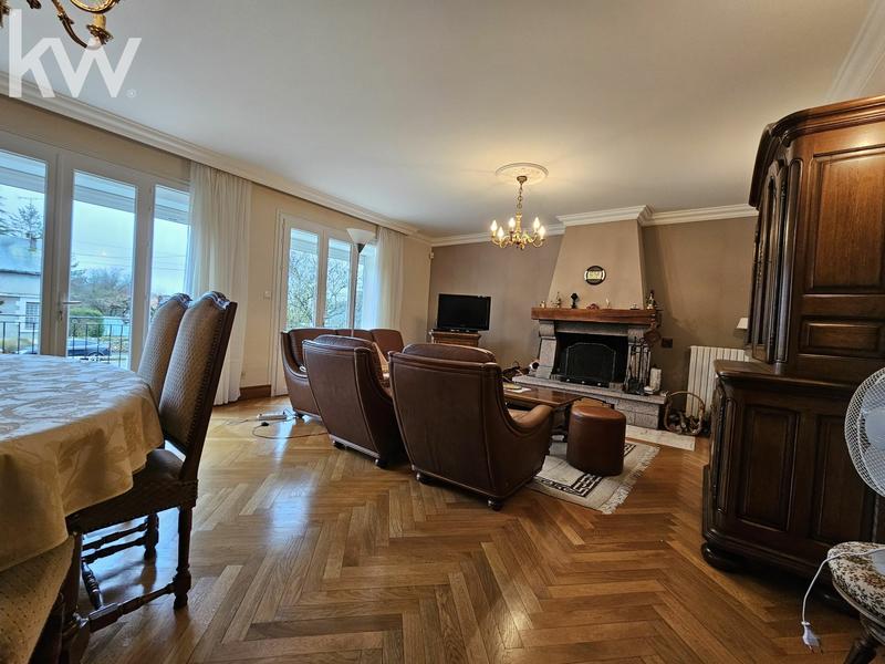 Maison - 220 m² - 7 pièces