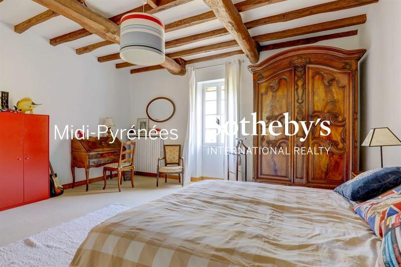 Maison - 440 m² - 12 pièces