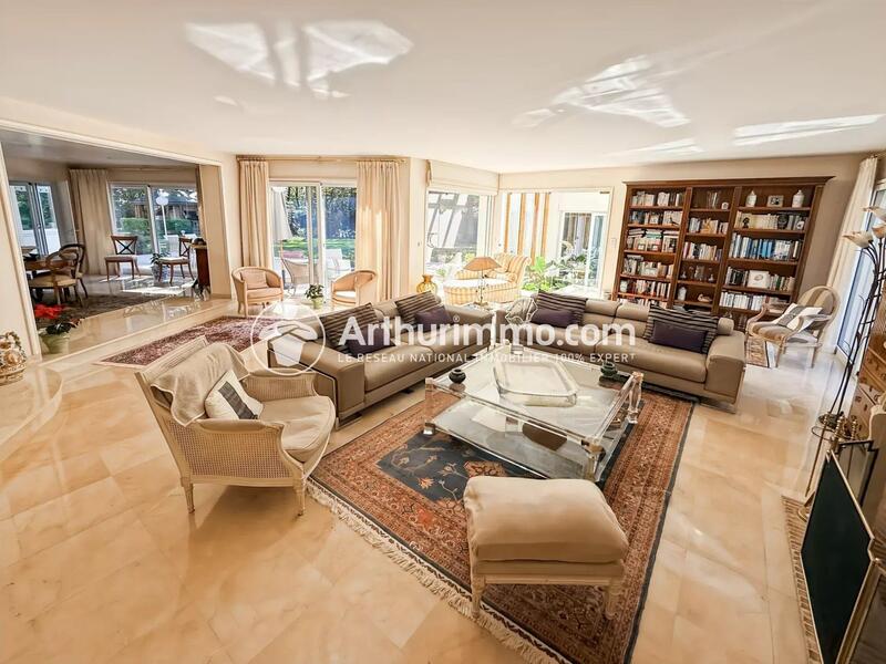 Maison - 344 m² - 10 pièces