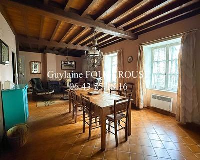 Maison - 202 m² - 7 pièces