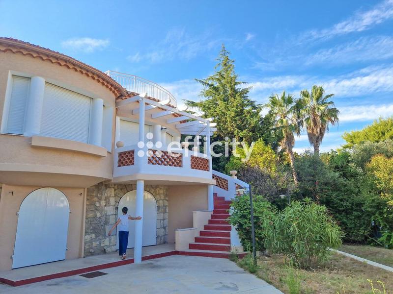 Maison - 260 m² - 7 pièces