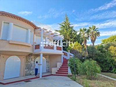 Maison - 260 m² - 7 pièces