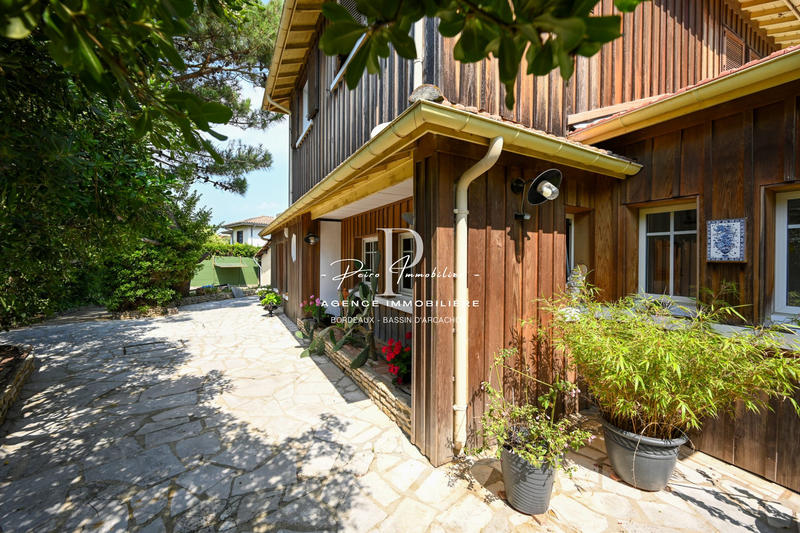 Villa - 220 m² - 11 pièces