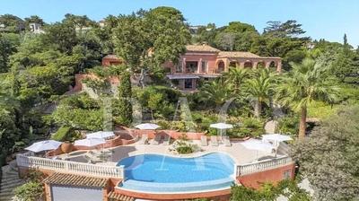 Villa - 300 m² - 10 pièces