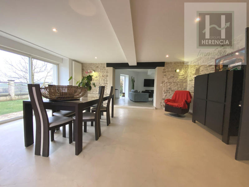 Maison ancienne - 273 m² - 8 pièces