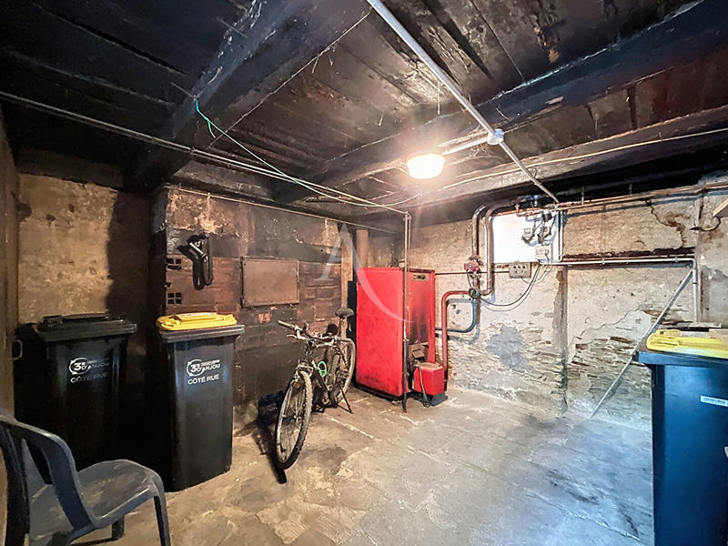 Maison - 213 m² - 8 pièces