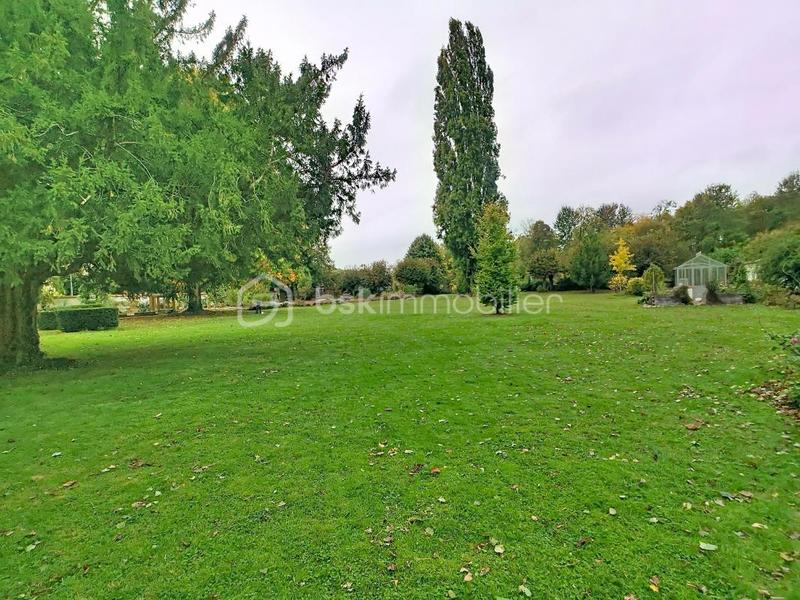 Propriété - 243 m² - 8 pièces