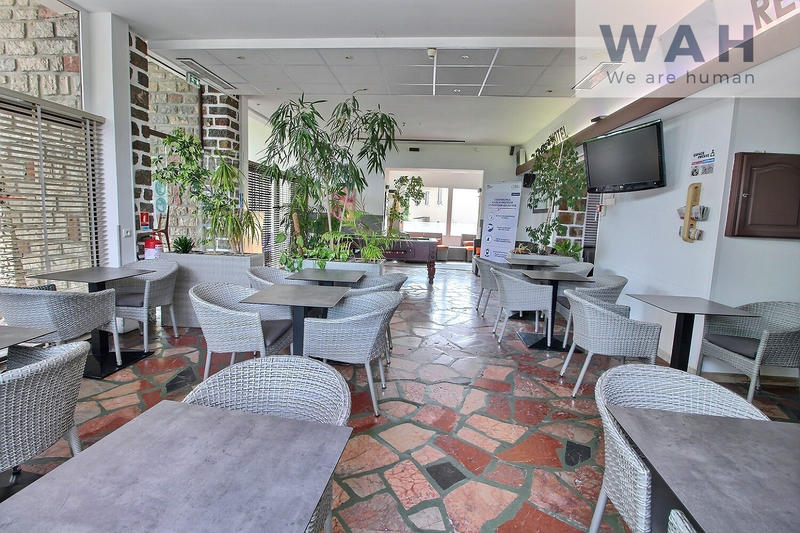 Fonds de commerce - Magasins - 1 900 m²