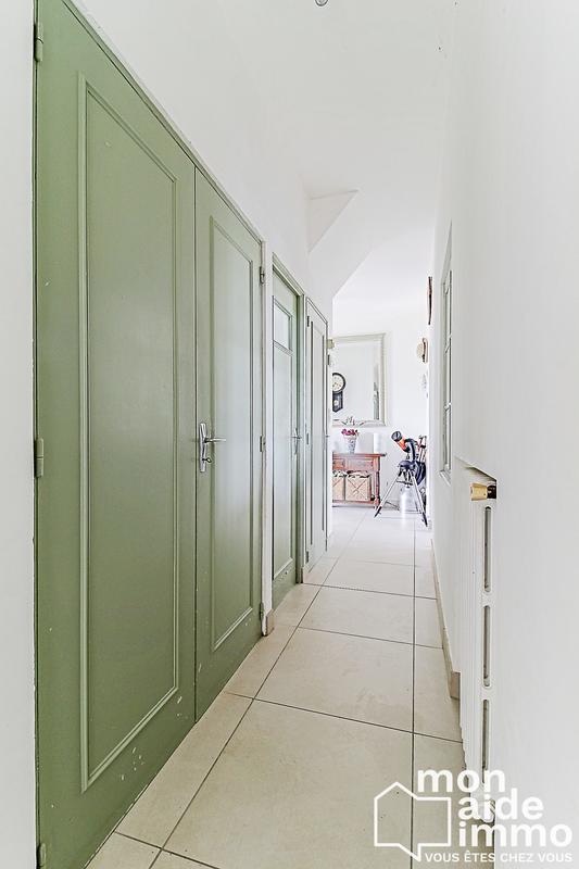 Maison - 244 m² - 8 pièces