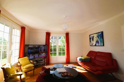 Maison - 220 m² - 8 pièces