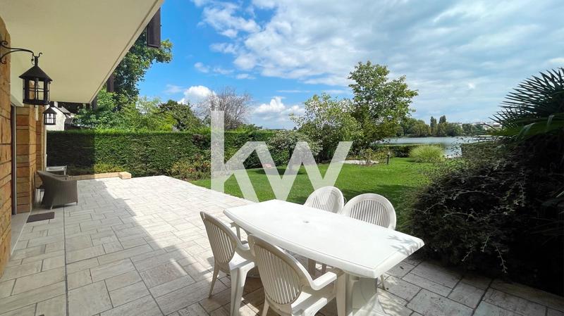 Maison - 180 m² - 8 pièces