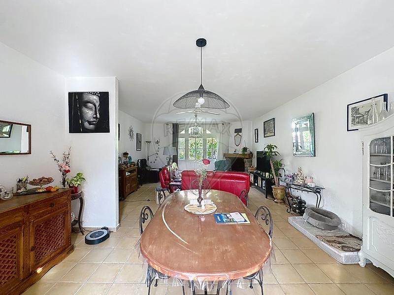 Maison - 225 m² - 9 pièces