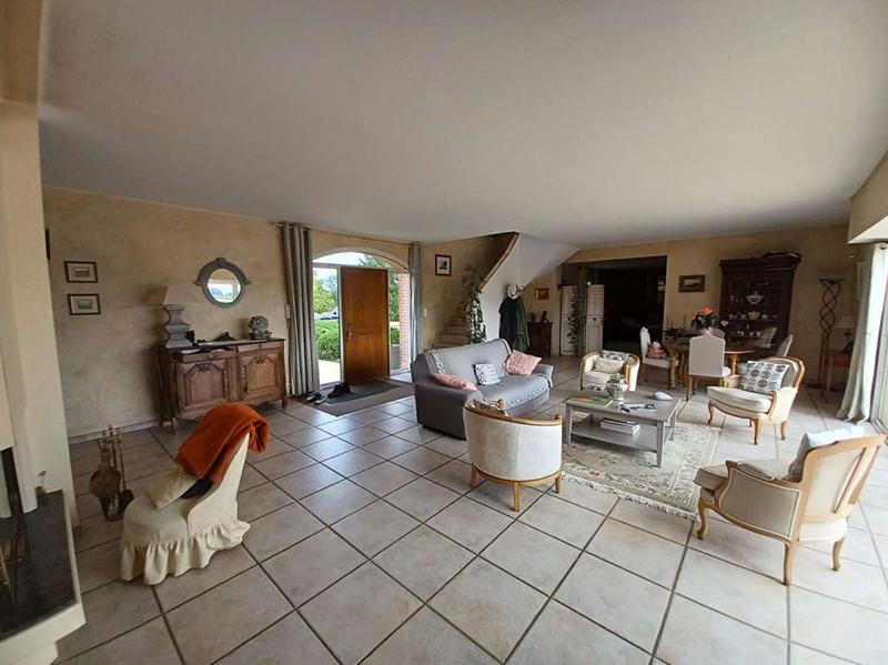 Maison - 233 m² - 5 pièces
