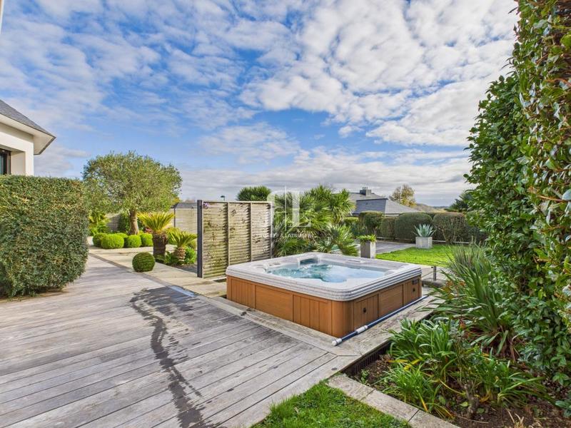 Maison - 230 m² - 5 pièces