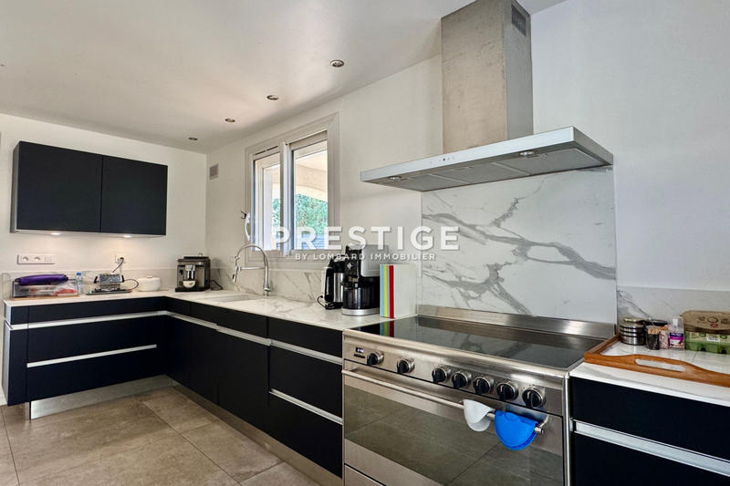 Maison - 255 m² - 8 pièces