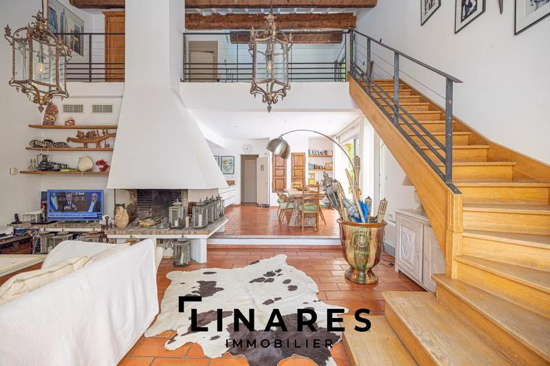 Maison - 340 m² - 8 pièces