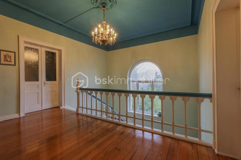 Maison de maîtres - 300 m² - 8 pièces