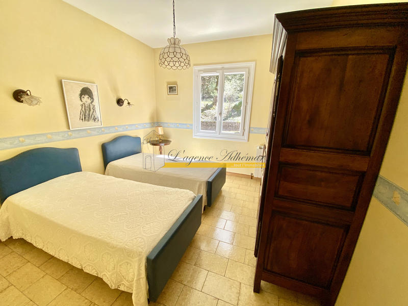 Maison - 285 m² - 9 pièces