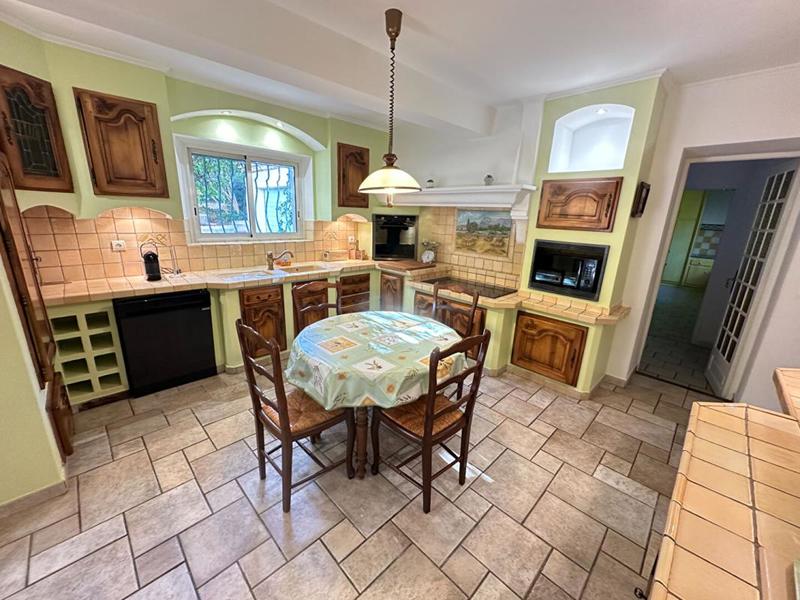 Maison - 300 m² - 8 pièces