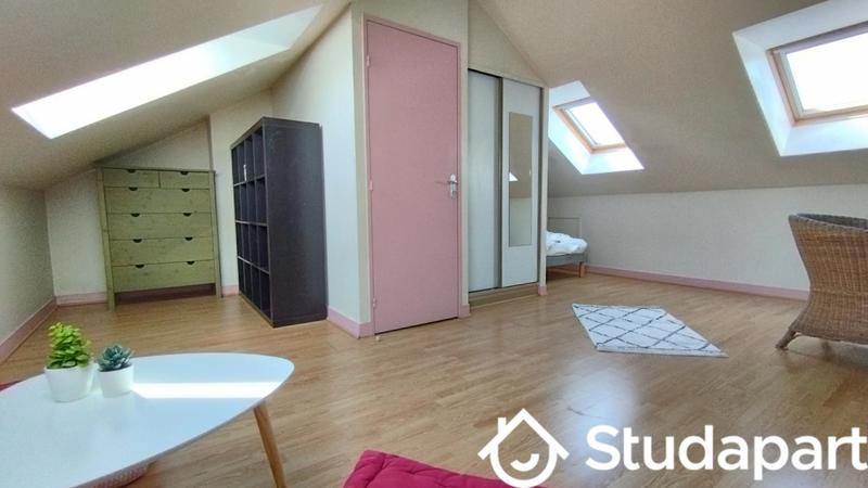 Chambre - 10 m² - 1 pièce