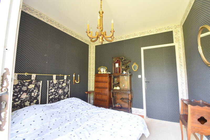 Maison - 234 m² - 8 pièces