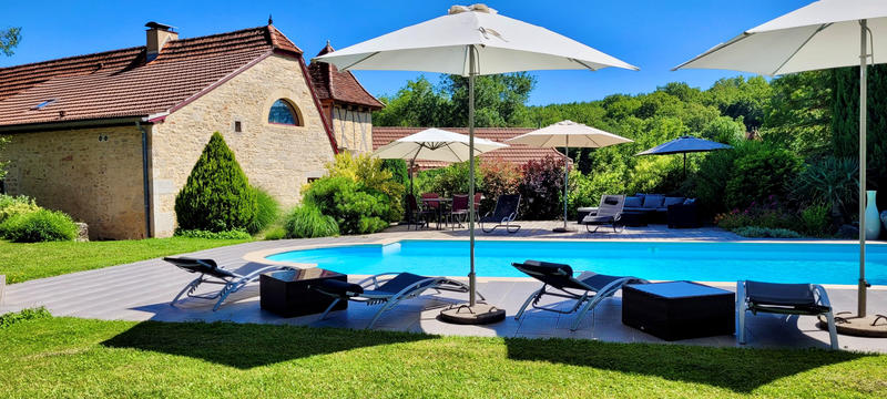 Maison - 234 m² - 10 pièces