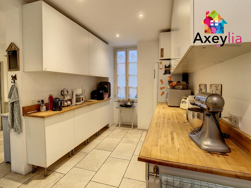 Maison - 258 m² - 12 pièces