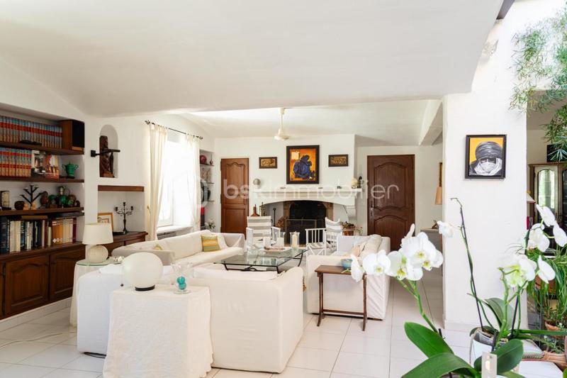 Propriété - 220 m² - 8 pièces